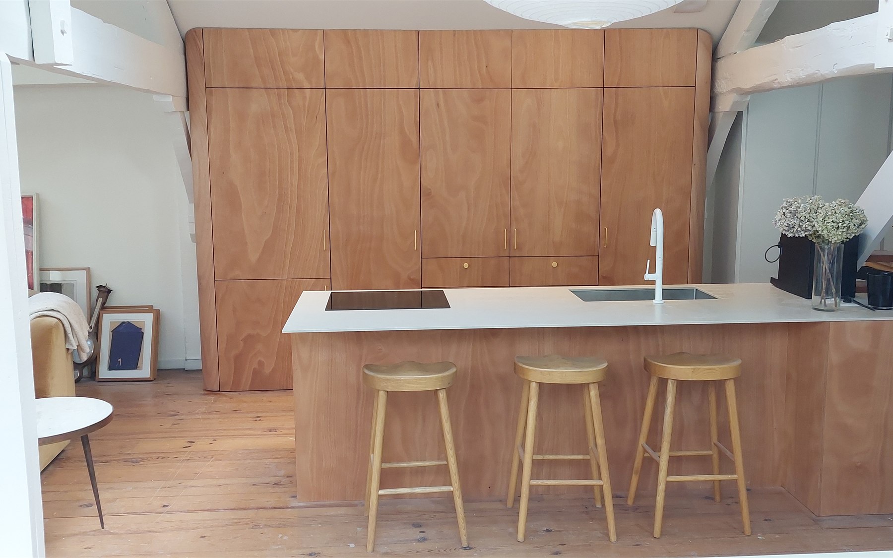 Cuisine sur mesure en bois clair