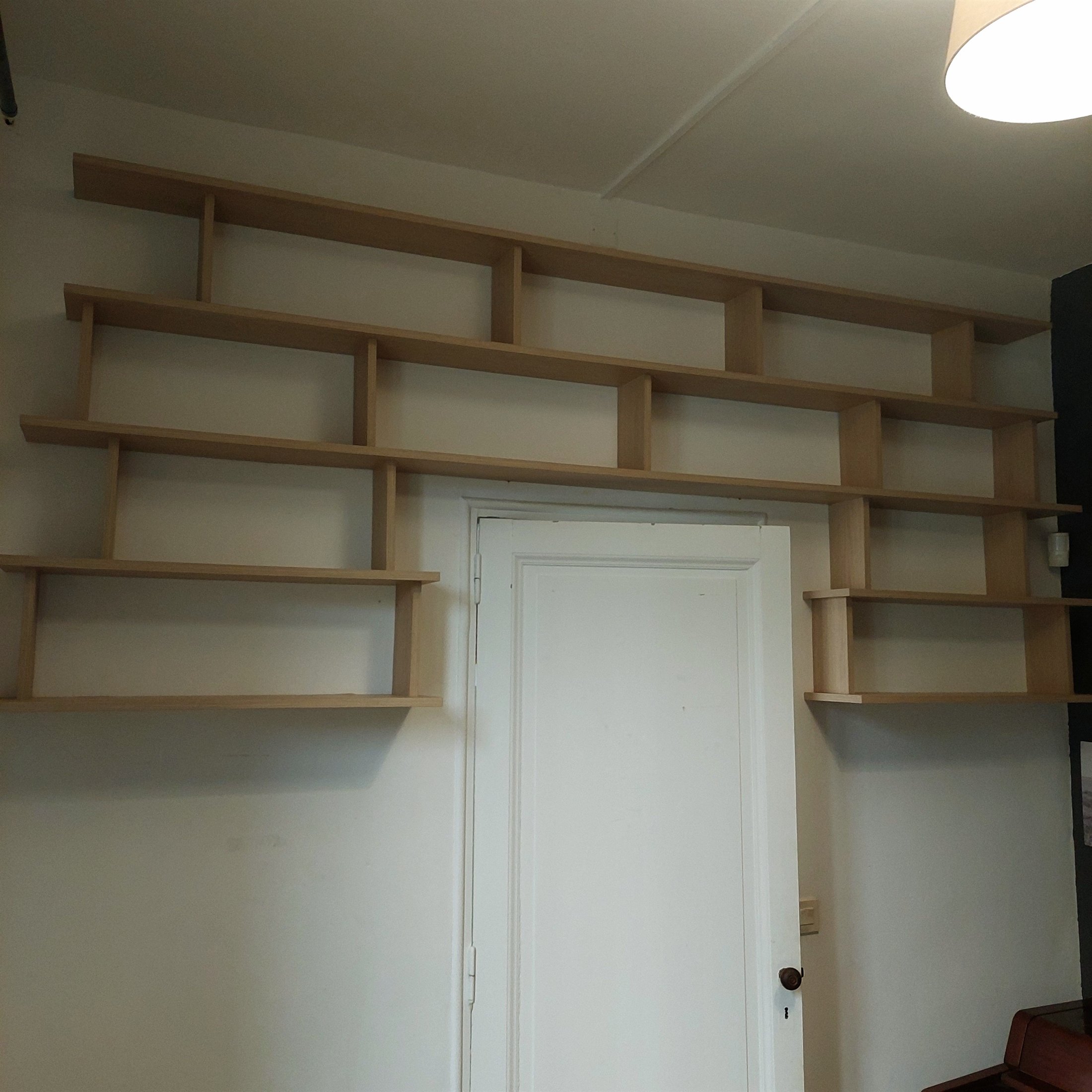 Bureau musical avec clavier intégré